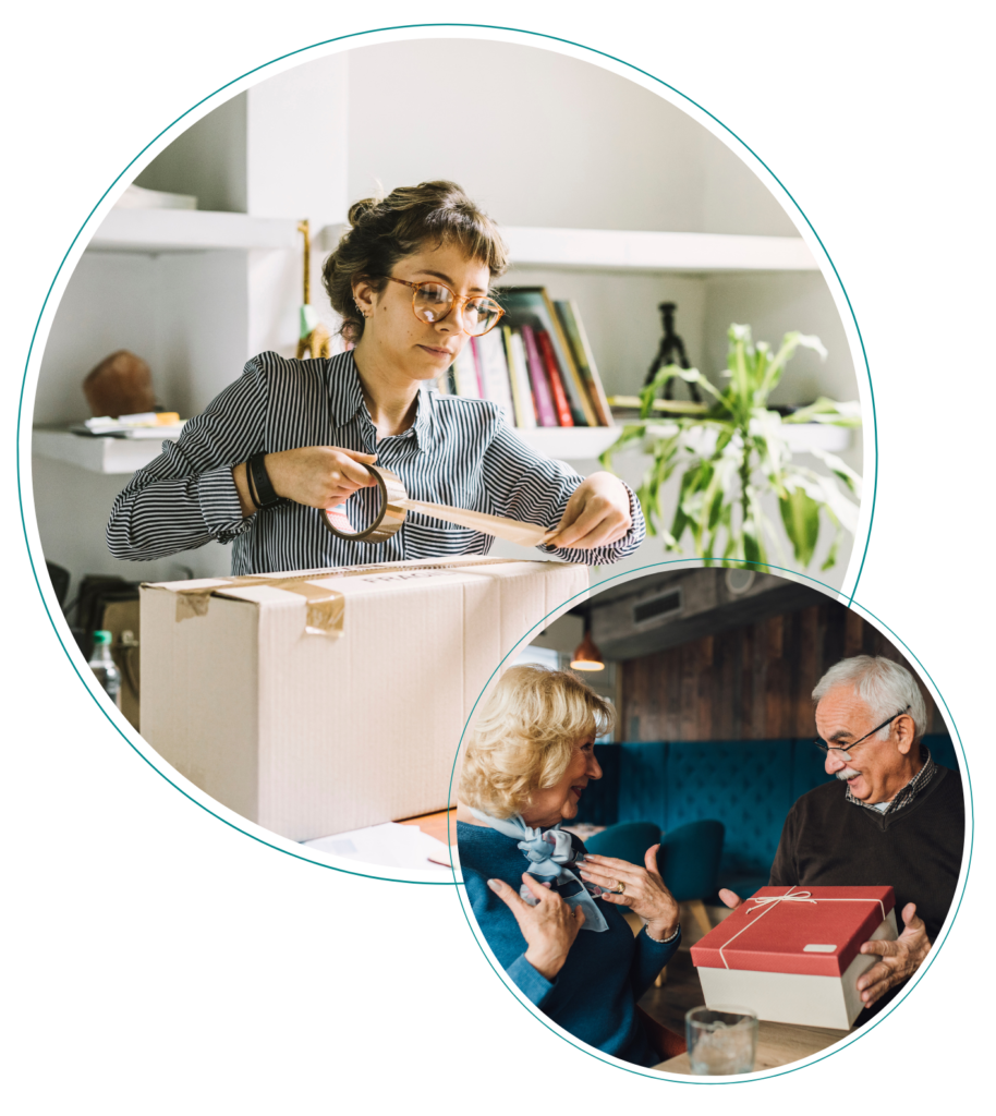 Personas enviando un paquete